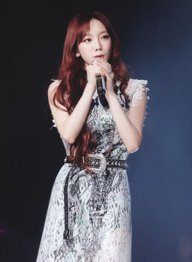 "ost女神"之称的泰妍 拿着话筒,就有一种魄力_高清图集_新浪网