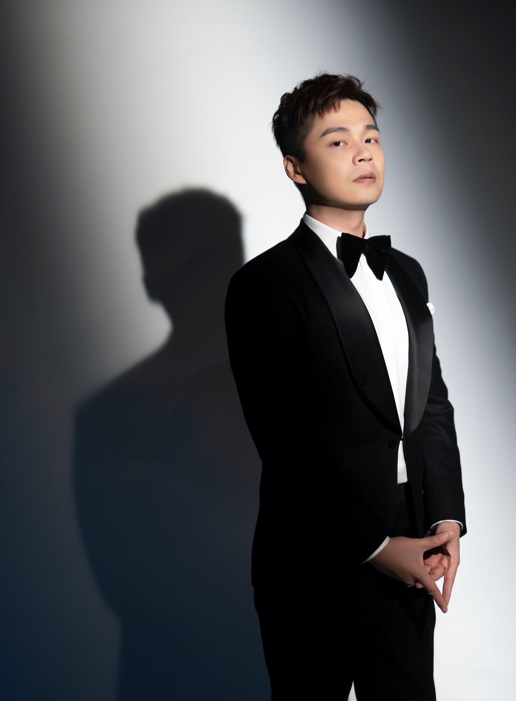 浙江台当家男主持晒老婆网传是领导女儿其实只是负责递话筒