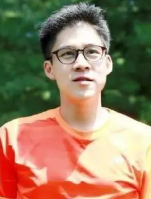 44岁霍启刚近况?身材变形成油腻大叔!与郭晶晶甜蜜生活令人羡慕