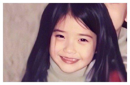 童年照富人李知恩,小时候和现在一样可爱!