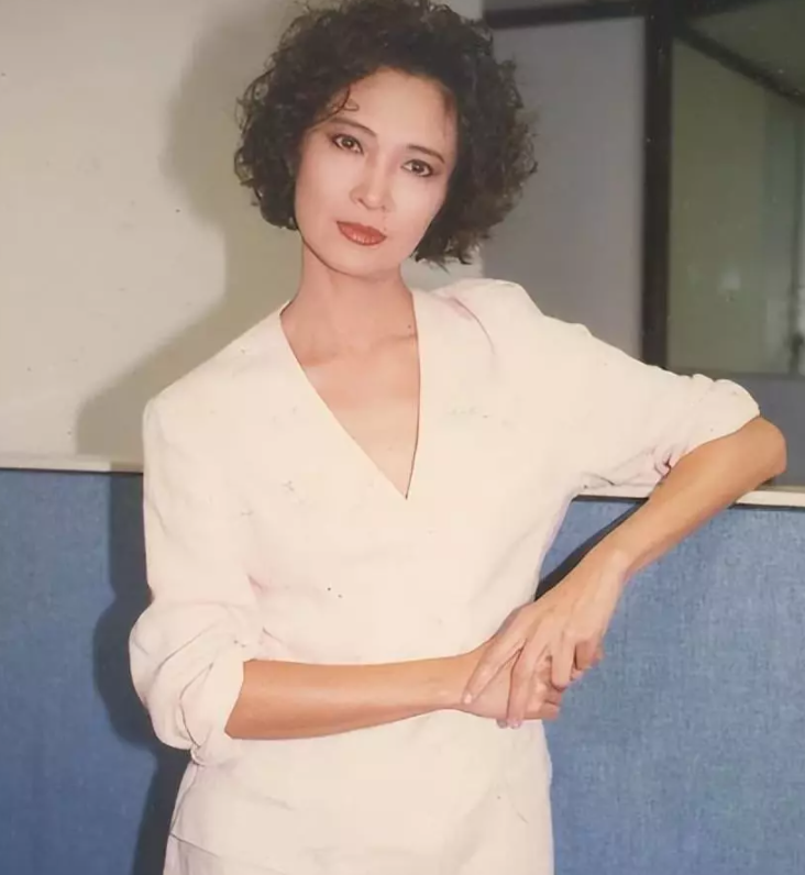 75岁萧芳芳近况曝光,7岁出道为父还债,今优雅依旧魅力不输当年__财经