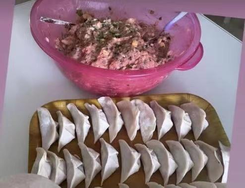 郭富城老婆给他包饺子,用脸盆装肉馅,网友说这可有点不走心啊休闲区蓝鸢梦想 - Www.slyday.coM 郭富城老婆给他包饺子,用脸盆装肉馅,网友说这可有点不走心啊休闲区蓝鸢梦想 - Www.slyday.coM