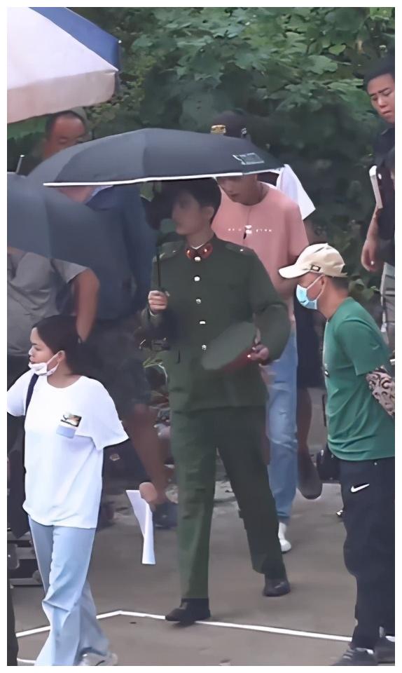 王牌路透黄景瑜将肖战举高高片场太欢乐