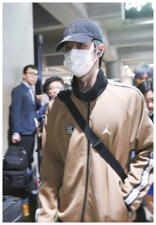 王一博带口罩合集大帅哥就是什么都挡住了也能苏你一脸的水平