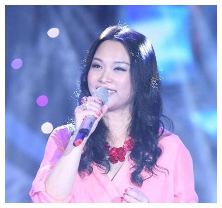 单纯的她和两个男人发生了关系,一个是经纪人陈佳明,又遇上了小8岁的