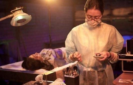 首先,殡仪馆是有专门化妆师的,有时候,有的死者可能因为各种各样的