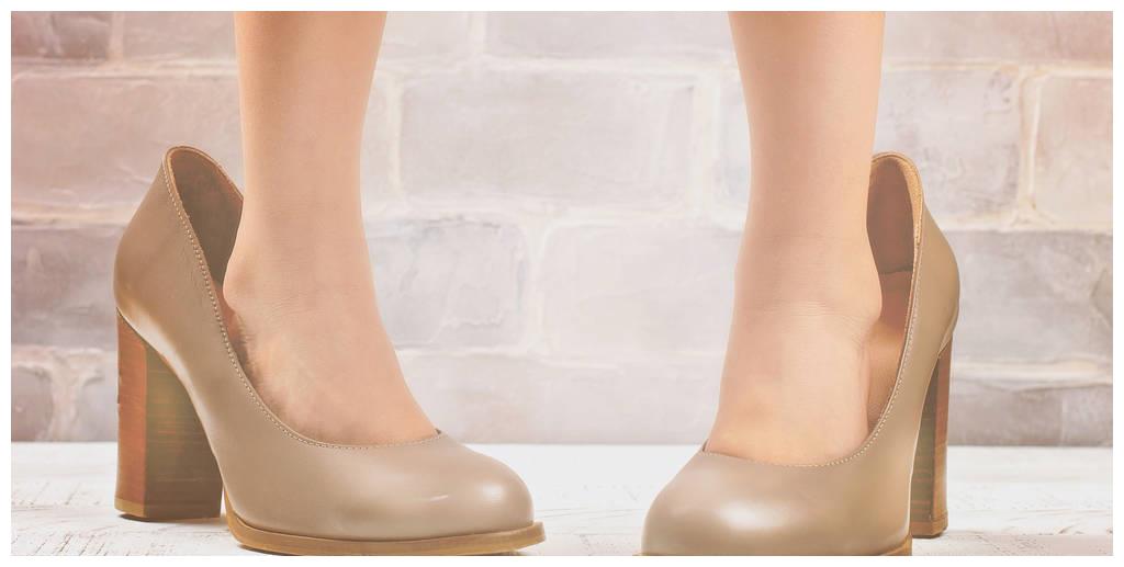 很容易变成拇外翻或扁平足高跟鞋会让全身的重量集中在前脚掌,脚拇指