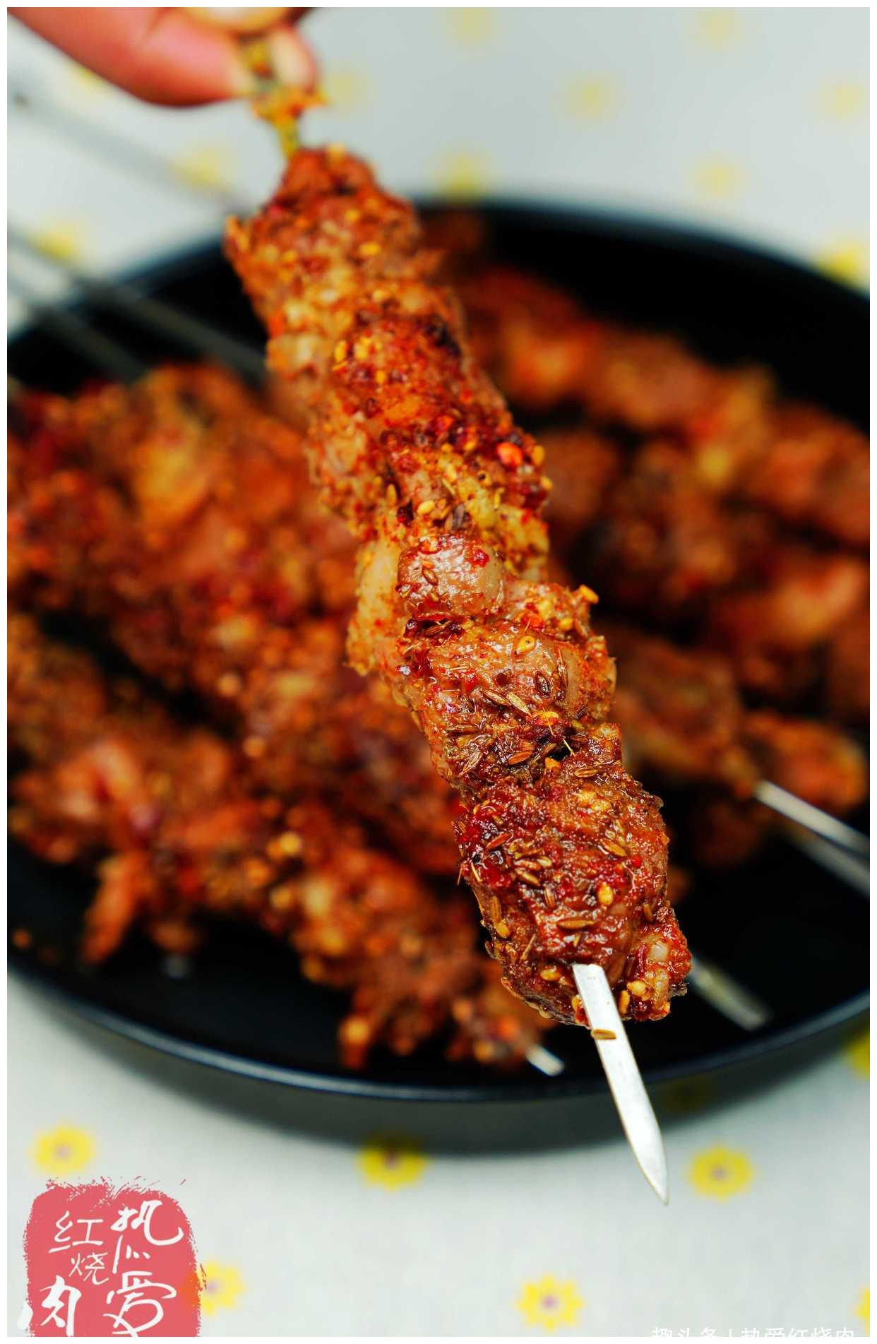 外卖羊肉串也就3块肉,中间还夹块油,在家做一斤肉穿8串超过瘾