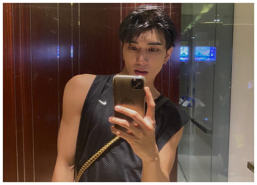 辣眼网红韩美娟,男装照帅得一塌糊涂,本人还是个励志"小奶狗"