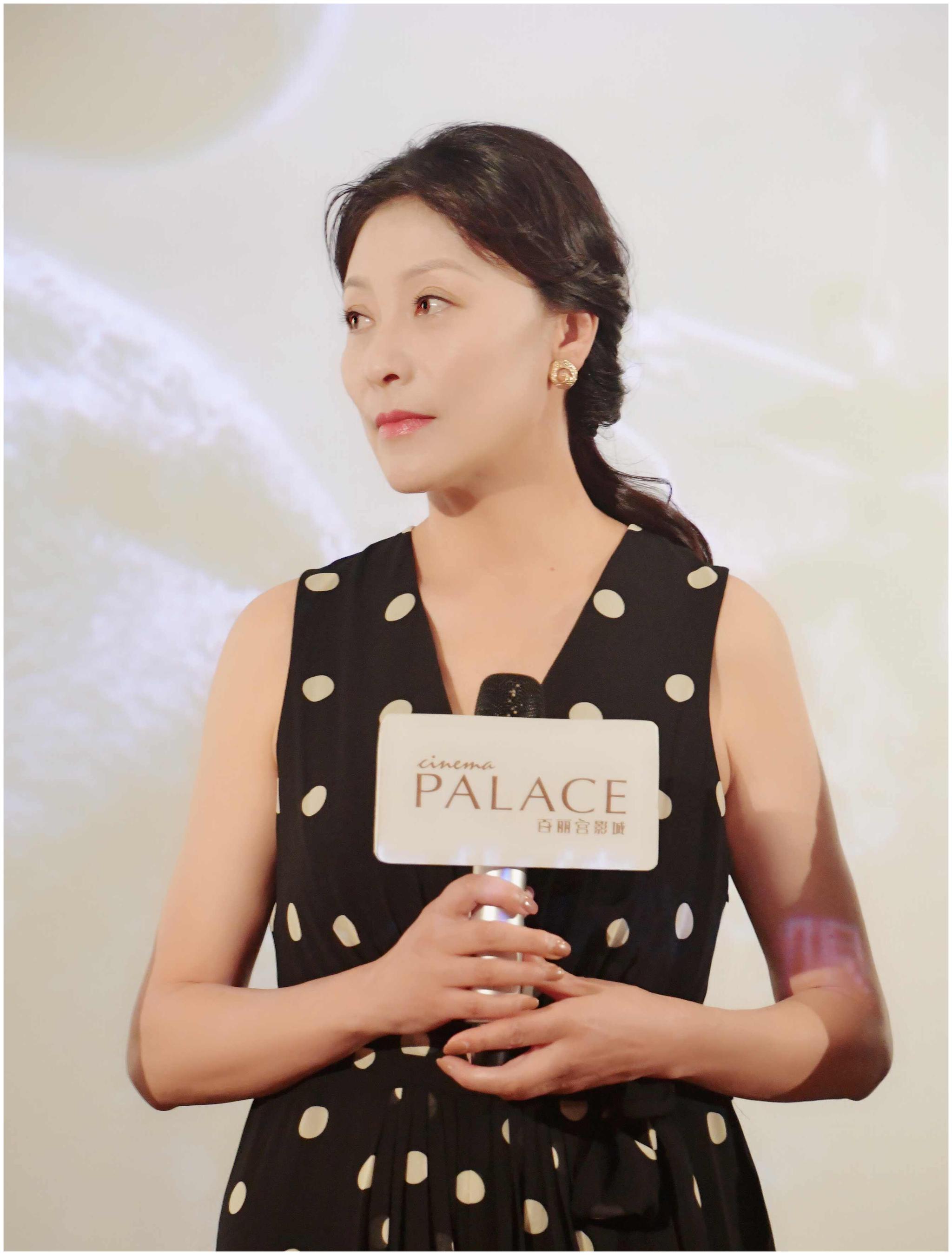 她是国家一级演员,患癌后遭丈夫抛弃,如今只能和女儿相依为命