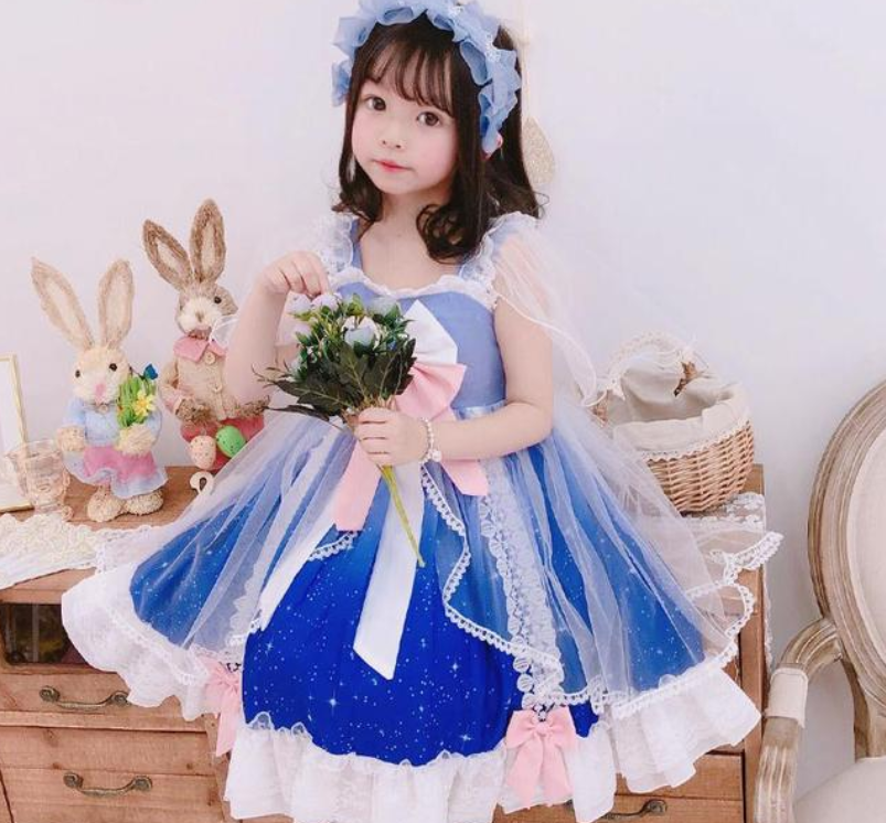 3岁洛丽塔女童走红精致好似洋娃娃可孩子这样穿真的好吗