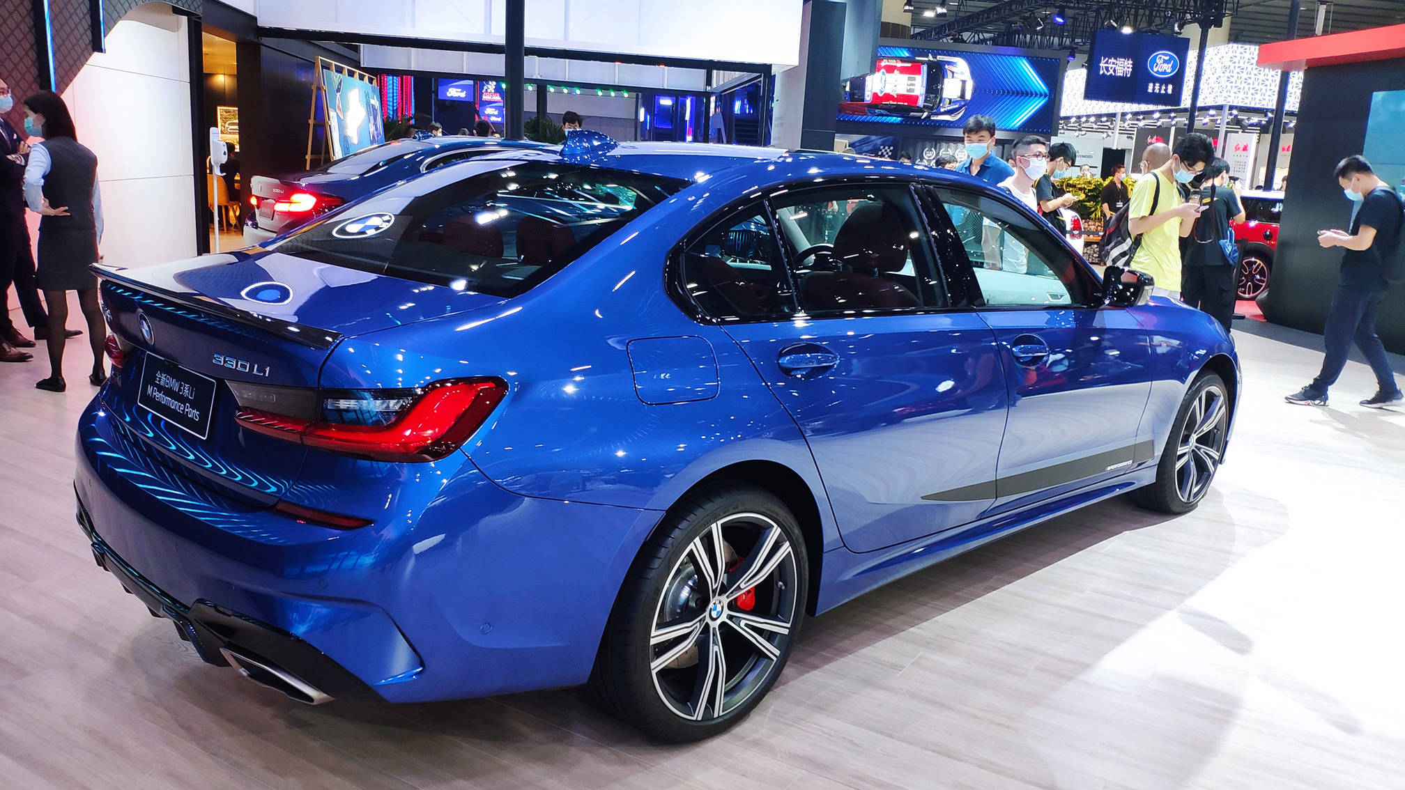 2020年广州车展宝马3系长轴运动套件版实车