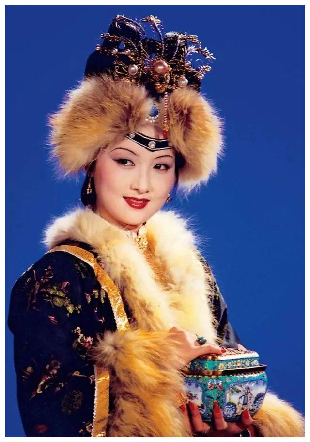 邓婕是不是最经典的王熙凤?和新版红楼的凤姐有什么区别?