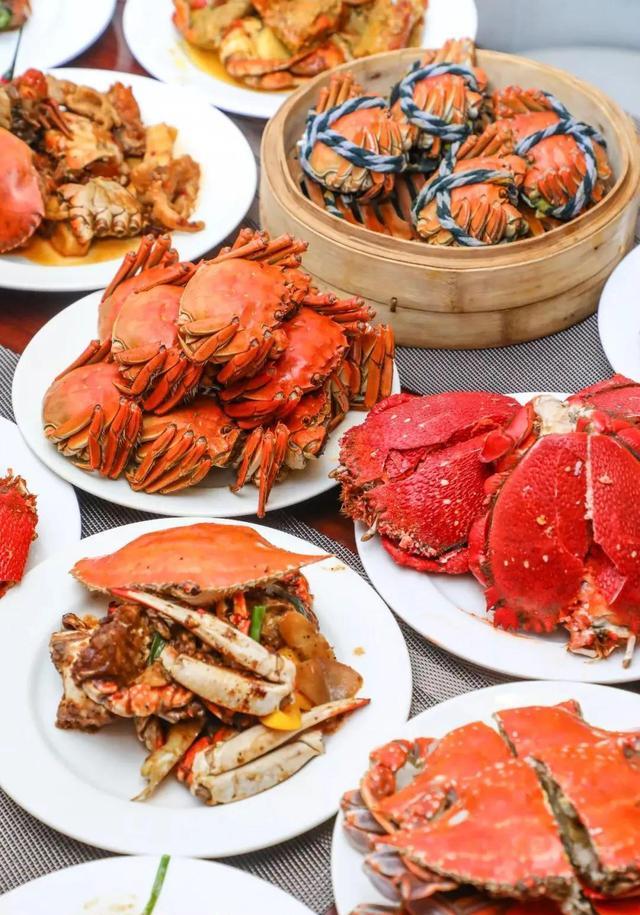 美东海岸发现变异螃蟹，左雌右雄，自己和自己就能完成...