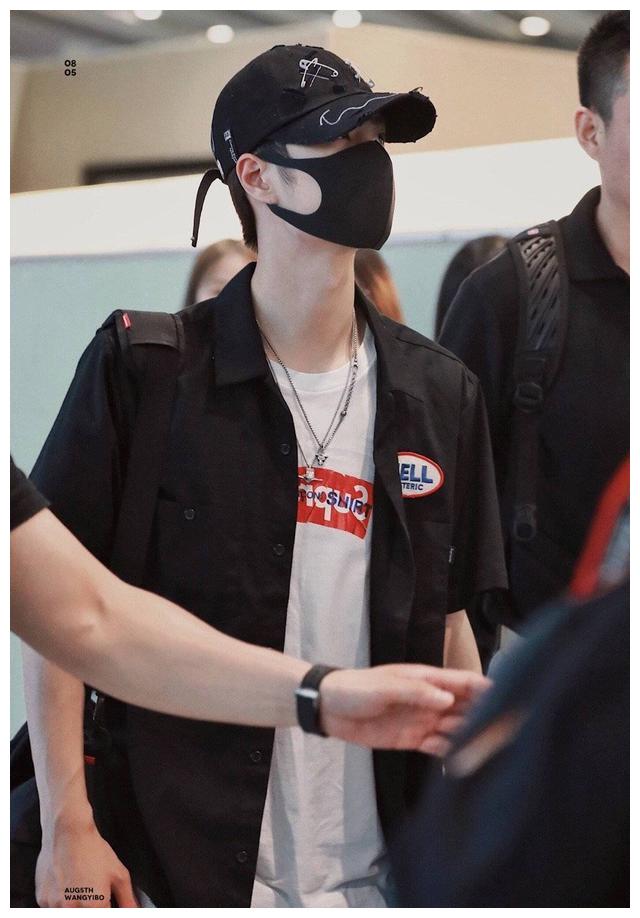 王一博带口罩合集大帅哥就是什么都挡住了也能苏你一脸的水平