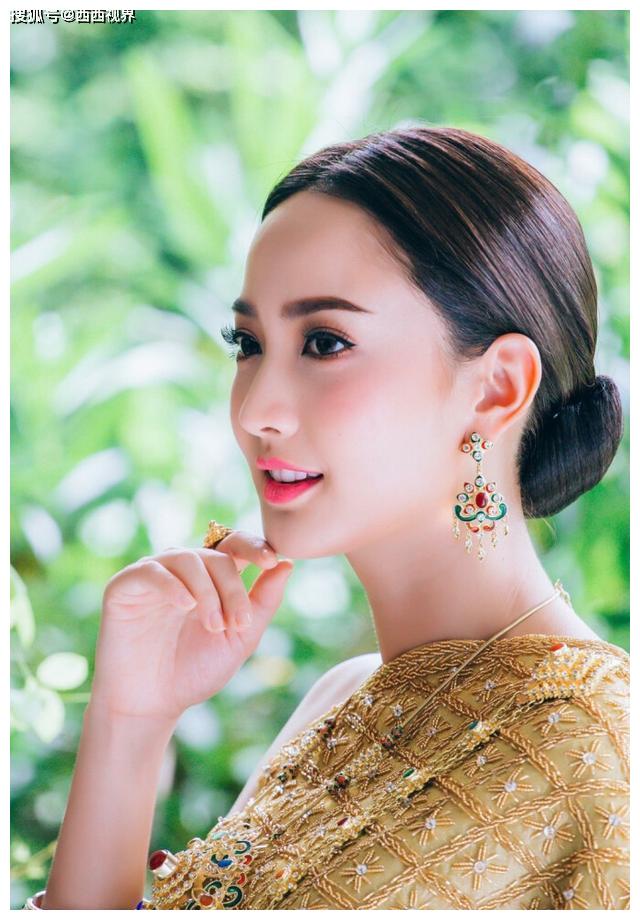 泰女星与相恋14年初恋分手,亲姐爆其移情富二代