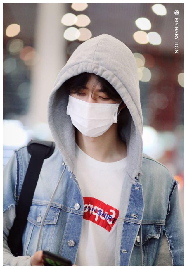 王一博带口罩合集大帅哥就是什么都挡住了也能苏你一脸的水平