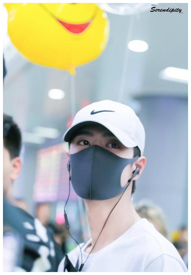 王一博带口罩合集大帅哥就是什么都挡住了也能苏你一脸的水平