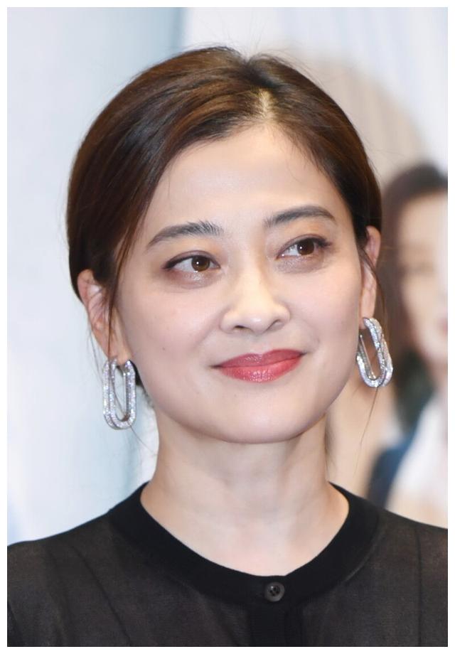 梅婷40多岁了气质佳她比以前更有韵味了