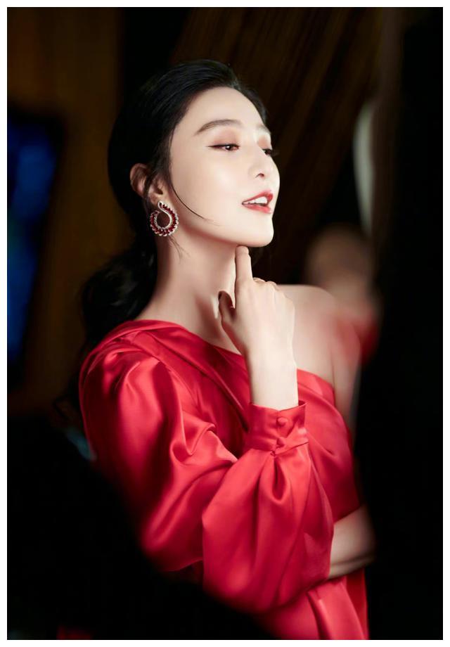 范冰冰红衣服图片