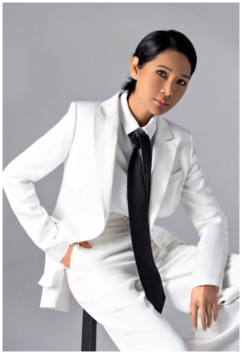 歌手张咪发博称抗癌成功 短发照公开状态极佳