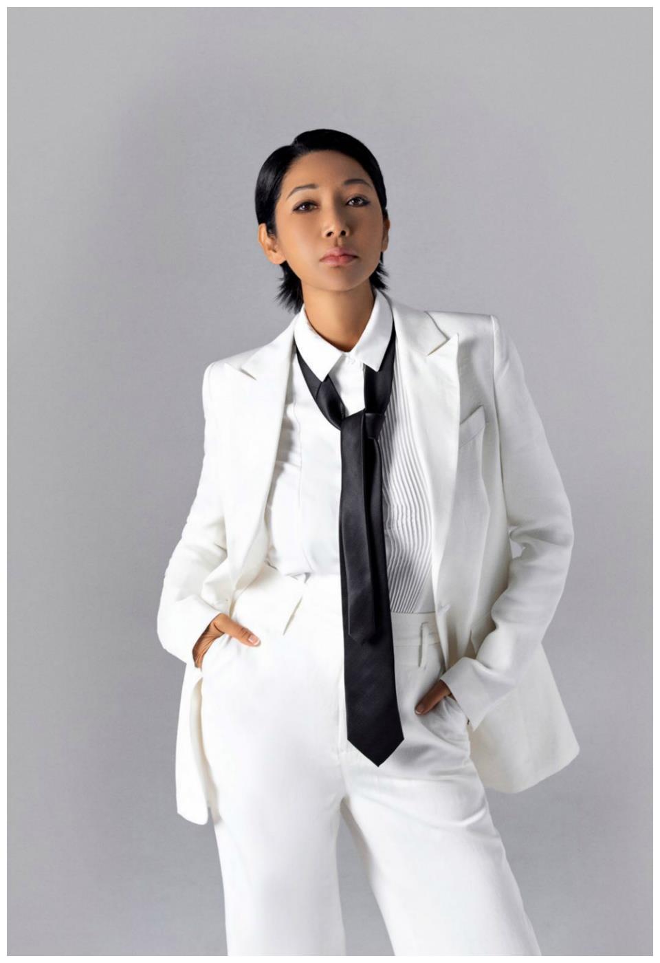 歌手张咪发博称抗癌成功 短发照公开状态极佳