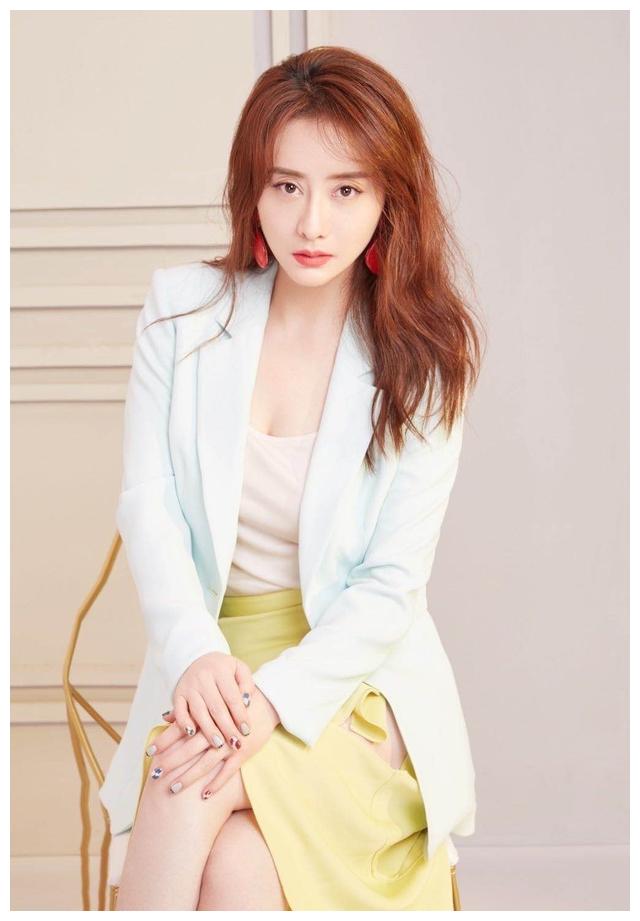 45岁琼瑶剧"玉女掌门人"陈德容拍摄写真,仙气十足,宛若冻龄!