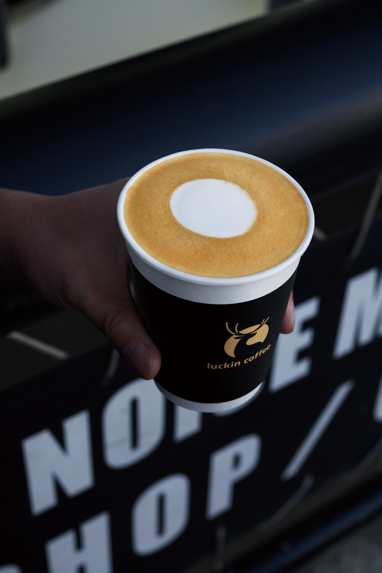 拿铁女王aga出任瑞幸首席咖啡大师匠心呈现精品级soe澳瑞白