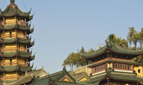 这座古寺是水漫金山的发生地 它的开山祖师你一定认识 这座古寺是水漫金山的发生地 它的开山祖师你一定认识
