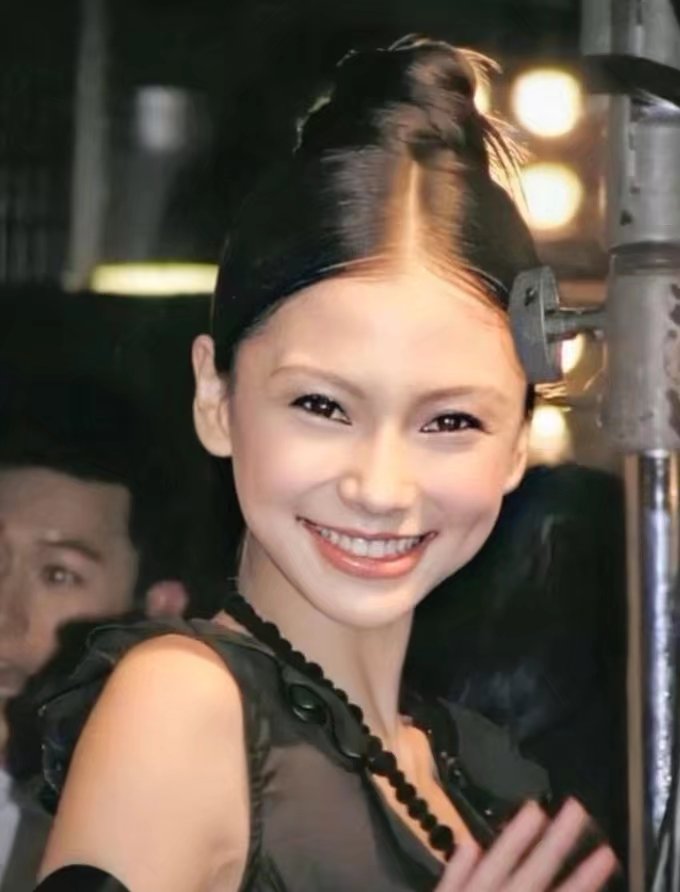 杨颖的人气越高,就越多粉丝想知道她以前是长什么样子的.