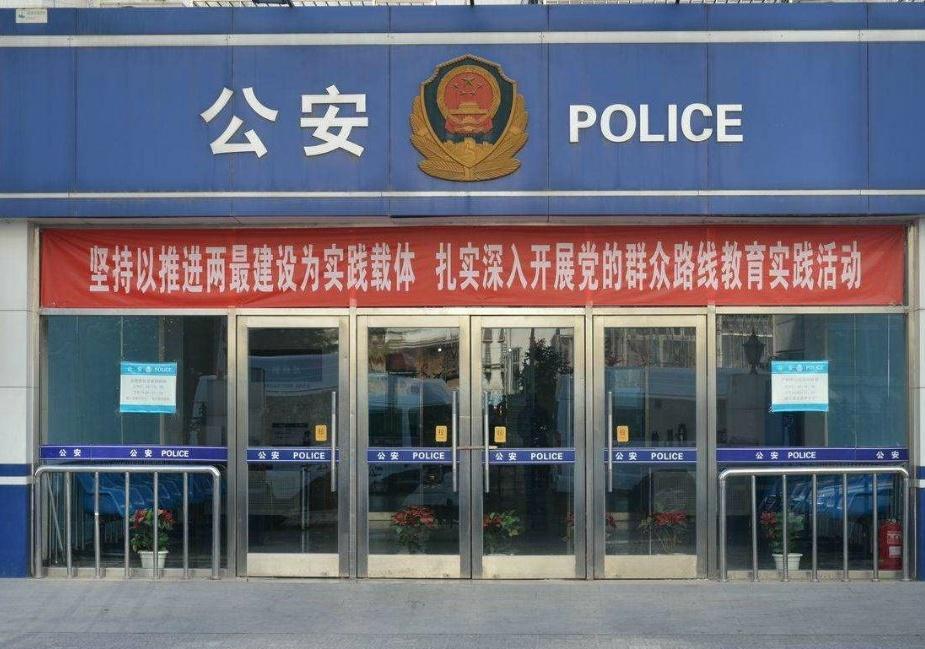 在成都去雅安路上,我们一路被警察追着跑