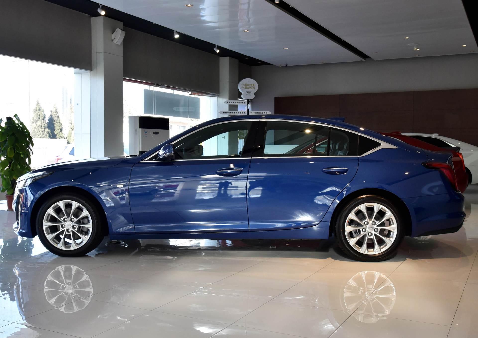 配备2.0t 10at的后驱运动车,实拍凯迪拉克ct5