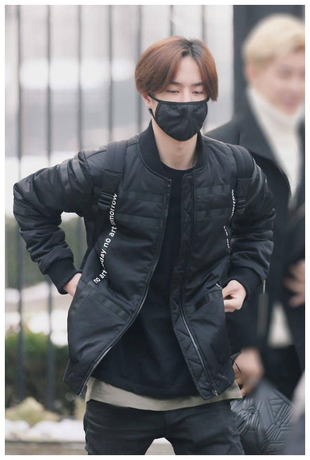 王一博带口罩合集大帅哥就是什么都挡住了也能苏你一脸的水平