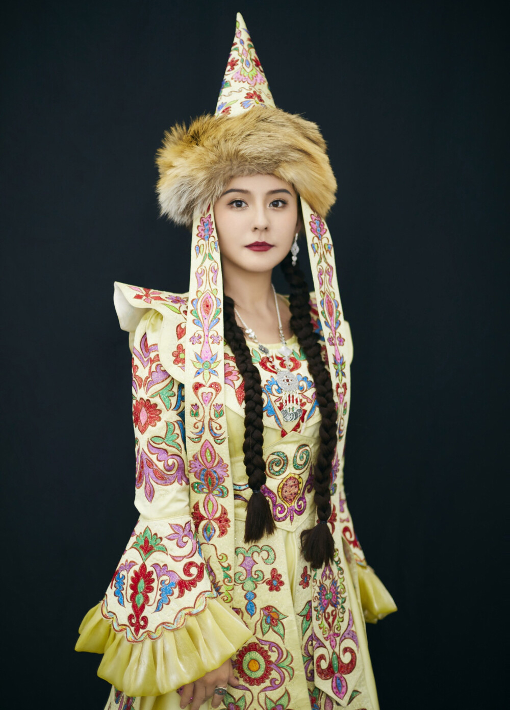 热依扎,是一位出生于北京的哈萨克族姑娘,从小就有一股倔劲.