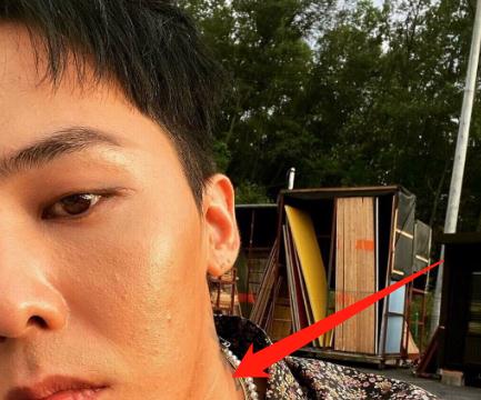 但不得不承认这样的他更man,更有气质,这也是为什么权志龙发素颜照