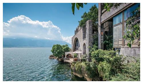 金玉其外败絮其中杨丽萍月亮宫被封斥资3000万徒有其表