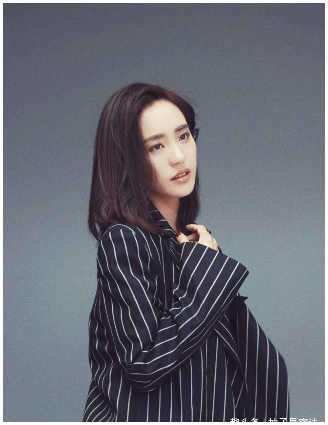 她是《夏洛特烦恼》的"国民校花"秋雅,身材火辣让人着迷