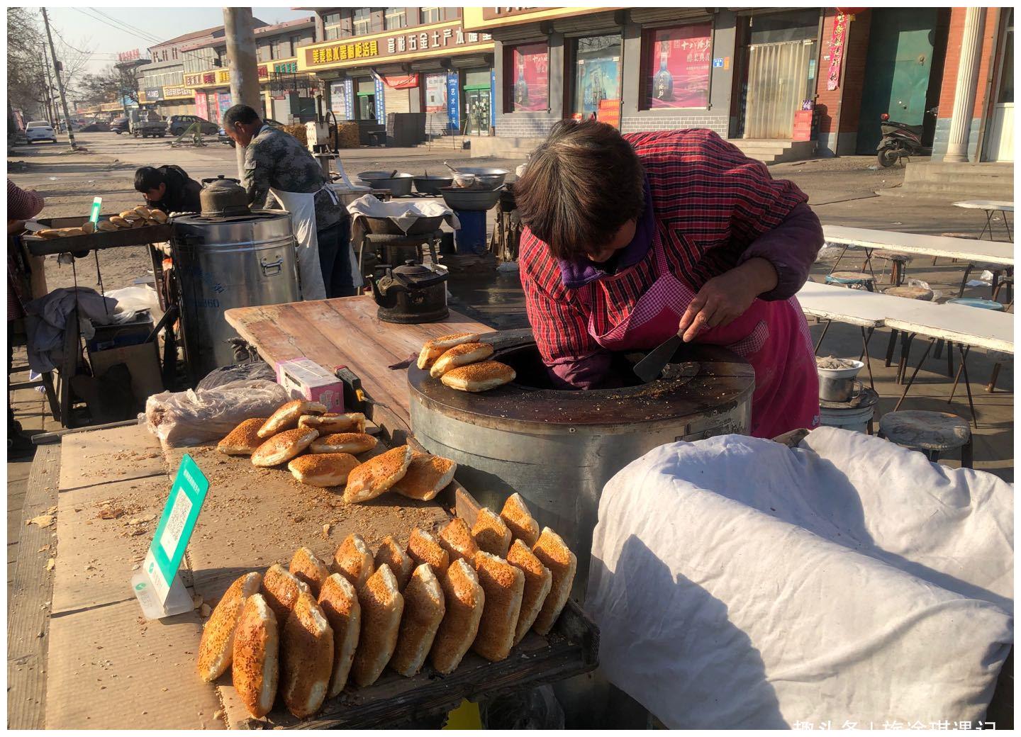 缸炉烧饼一口下去酥脆掉渣是石家庄人对家乡的味蕾记忆