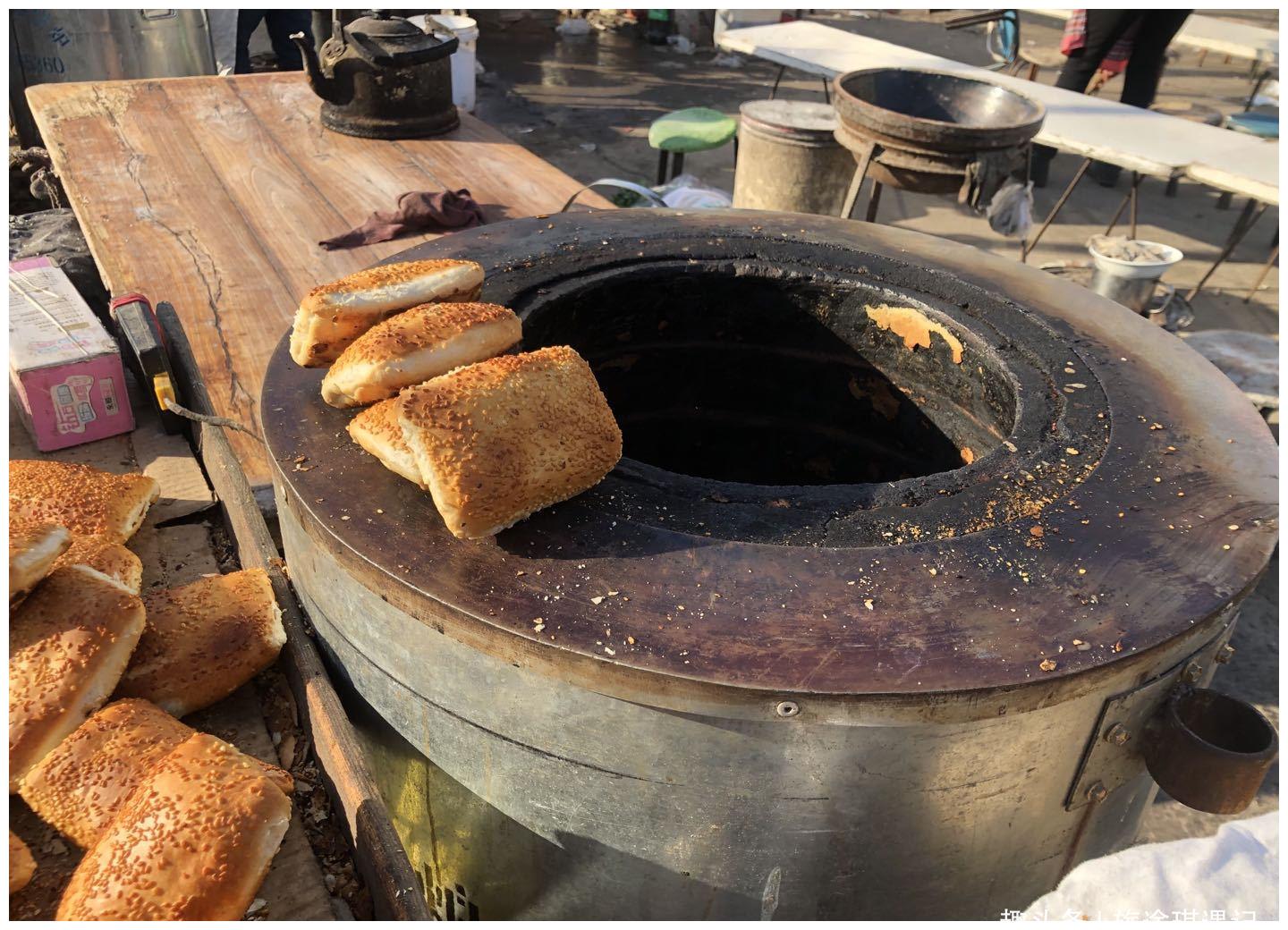 缸炉烧饼一口下去酥脆掉渣是石家庄人对家乡的味蕾记忆