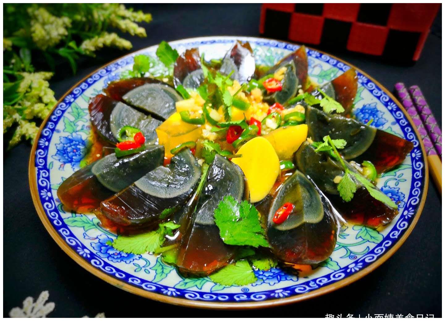 凉拌皮蛋想要好吃,料汁必须这样调,香辣爽口,比饭店做的还好吃