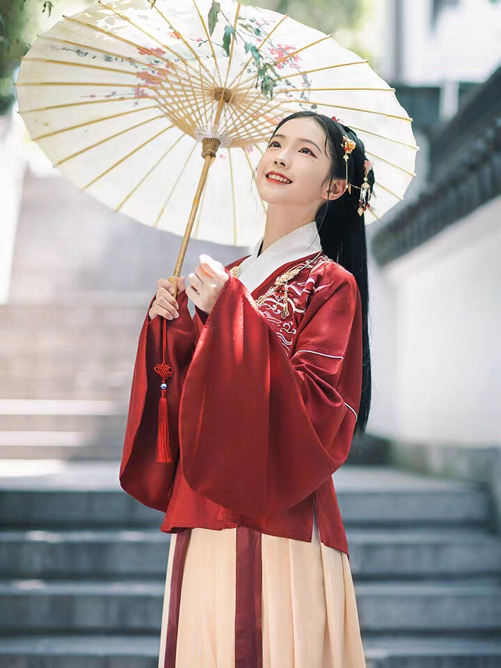 汉服界的气质女神十里小姐姐穿汉服太美了演绎最美国风潮