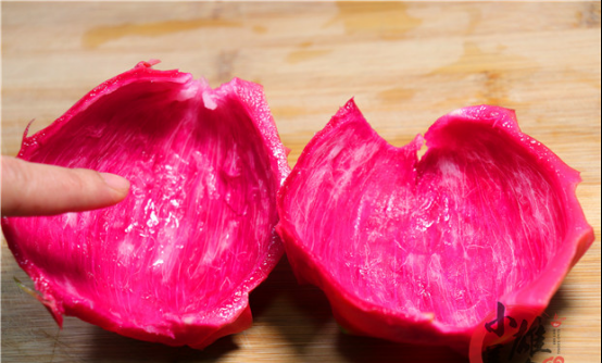 火龙果皮别扔掉了,教你从没见过的做法,简单又营养,长见识了!