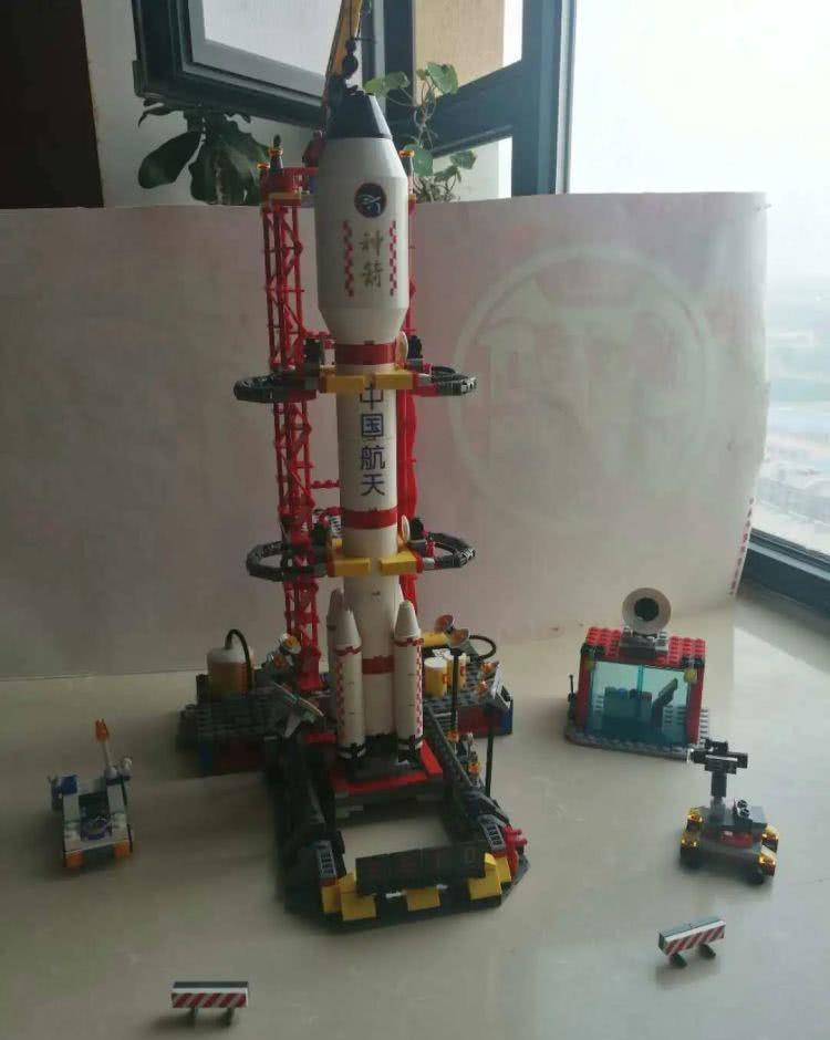 问鼎苍穹——新元学校举行航天模型"云"展示活动|航空航天|航天模型