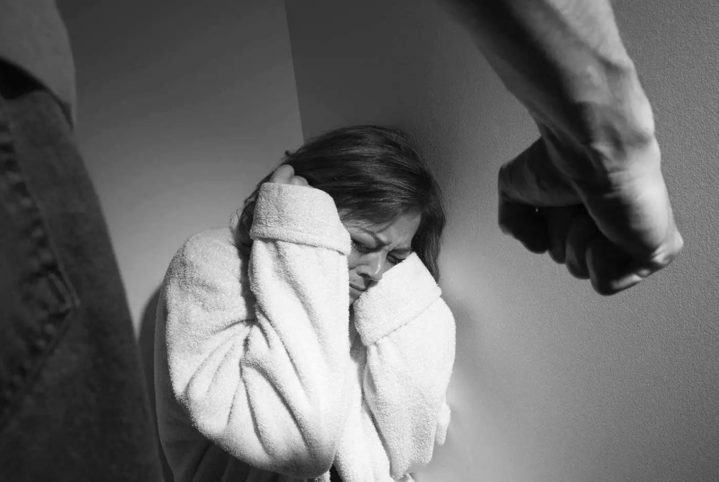 四川两岁娃哭闹打搅父亲午睡,被按沙发暴打,家暴只有零次和无数次休闲区蓝鸢梦想 - Www.slyday.coM 四川两岁娃哭闹打搅父亲午睡,被按沙发暴打,家暴只有零次和无数次休闲区蓝鸢梦想 - Www.slyday.coM