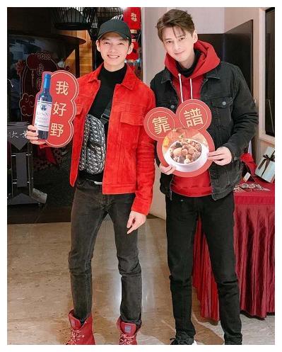 42岁郭品超逆生长,和37岁高伟光同框稳赢,188身高大长腿太惊人__财经