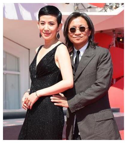 曾与周星驰合作,与导演共同居住14年不领证,今54岁仍风韵犹存|吴君如