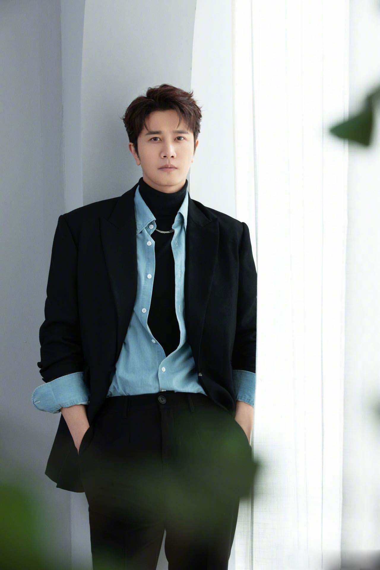 彭冠英最新营业照!戏里是《听说你喜欢我》的精英医生宁至谦