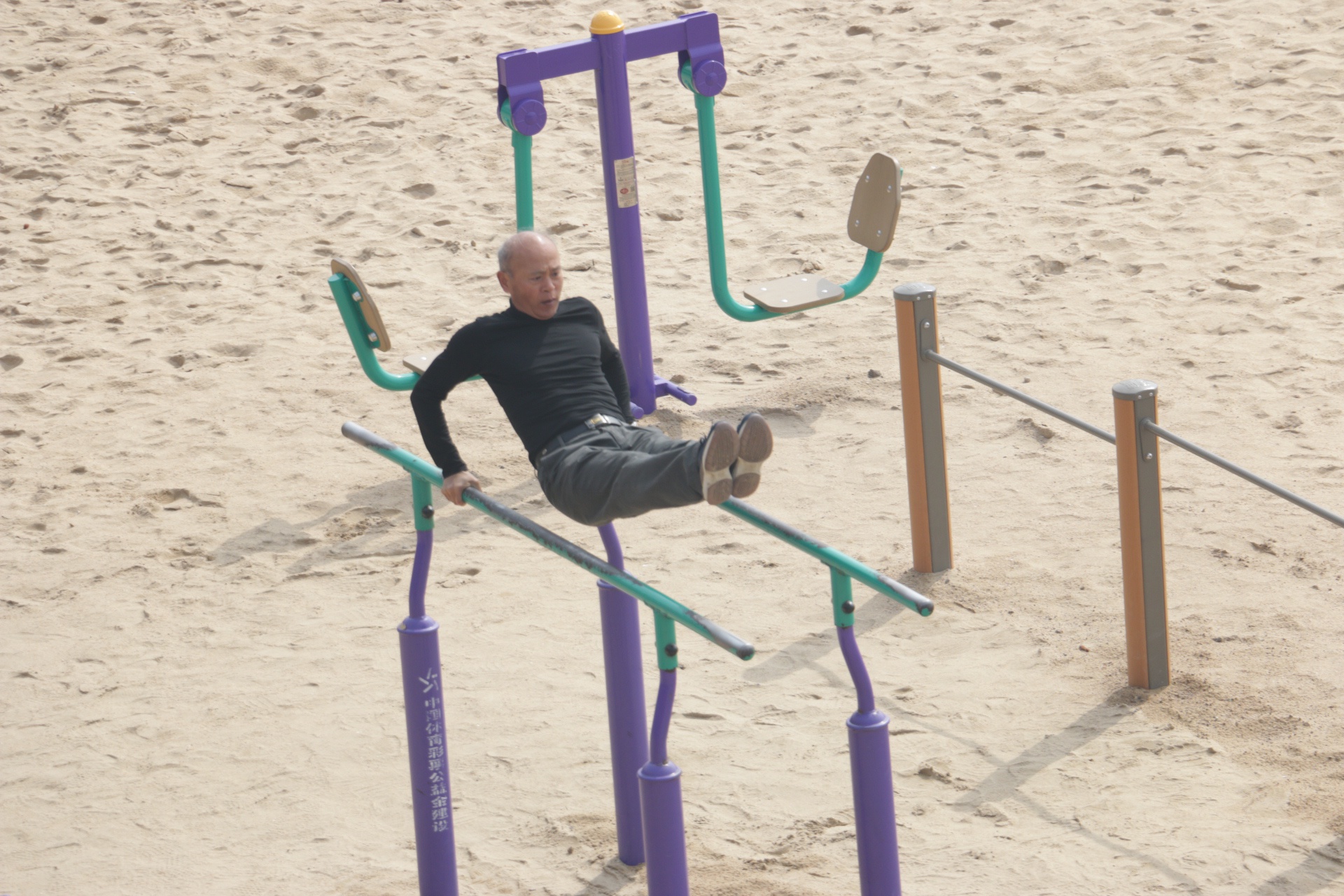 昔日的一浴冬季清晨 沙滩健身