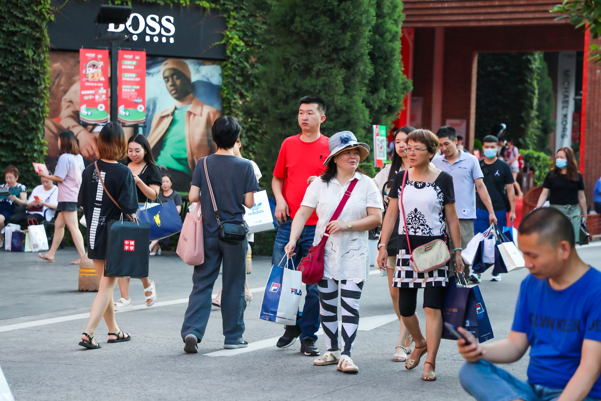 重庆人的别样夜生活就在砂之船重庆两江奥莱王炸13周年庆