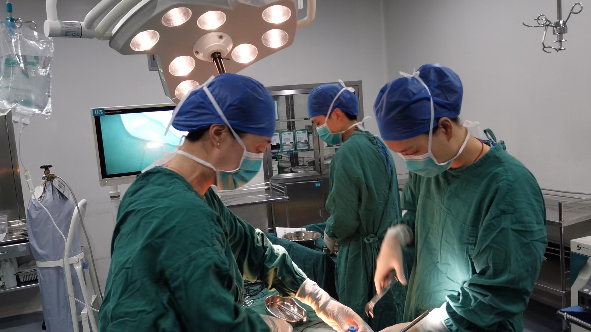 介绍手术室里的麻醉师